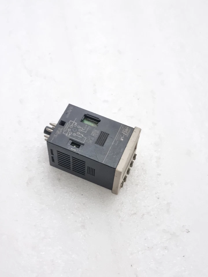 OMRON H5CZ-L8 TIMER H5CZ-L8 (USED)